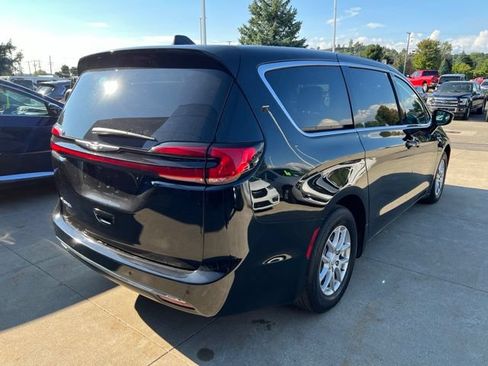 Used 2026 Chrysler Pacifica Select FWD image 6