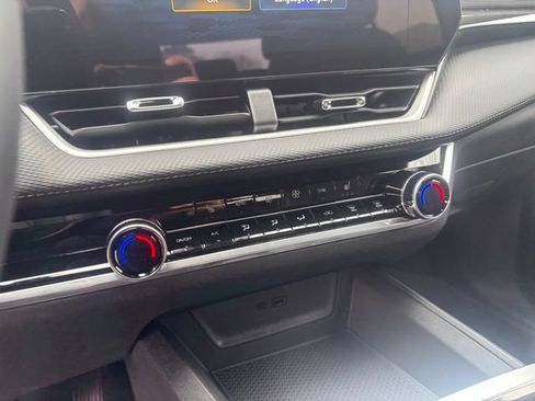 New 2026 Chevrolet Equinox LT w/ Convenience Package II FWD image 24
