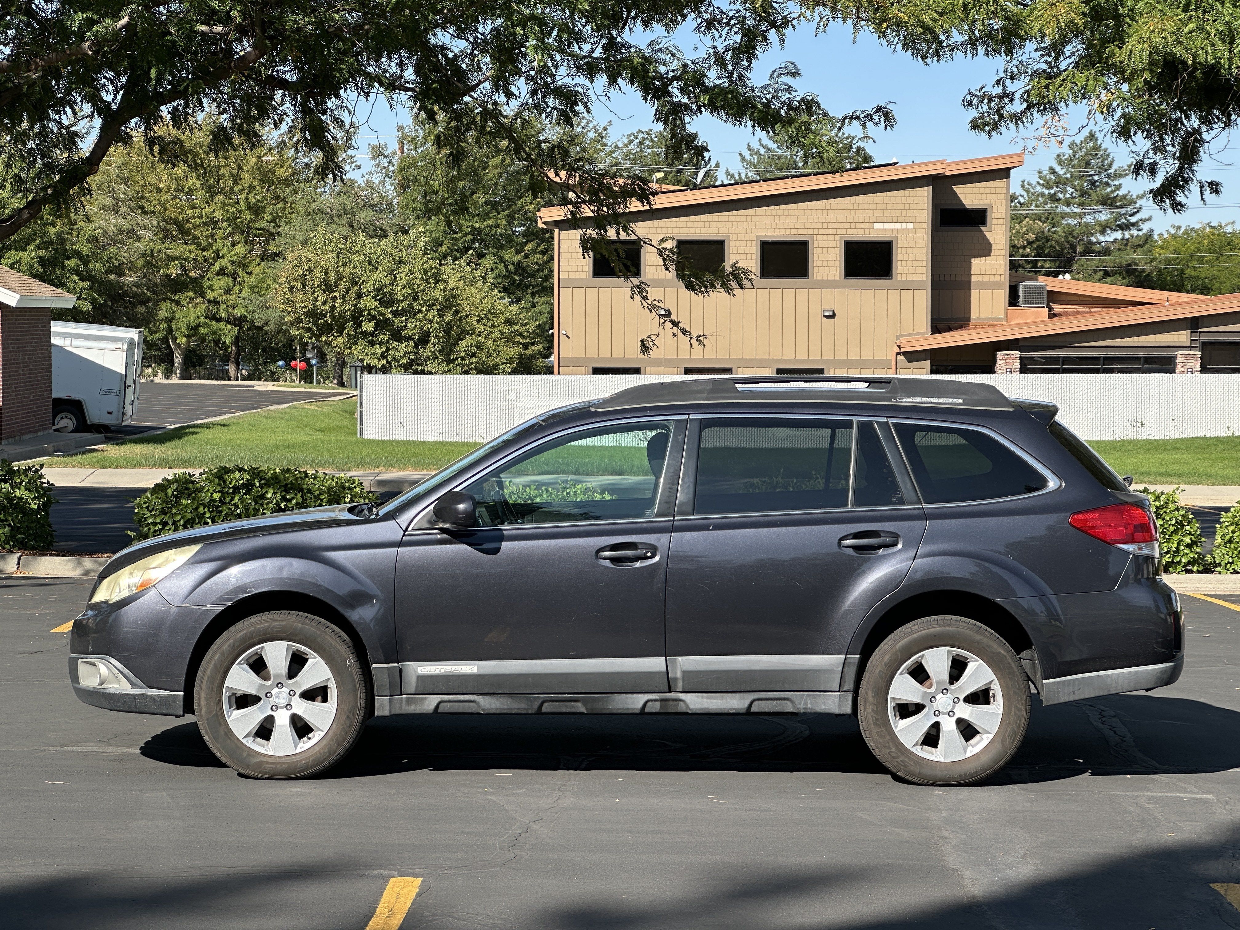 Used 2011 Subaru Outback 2.5i Premium AWD/4WD image 8