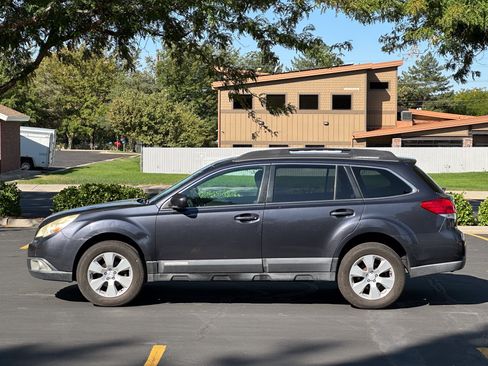 Used 2011 Subaru Outback 2.5i Premium AWD/4WD image 8