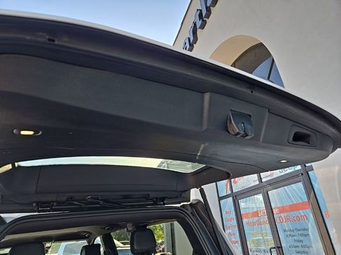 Used 2024 Jeep Wagoneer Series II w/ Flexible Seating Group AWD/4WD image 98