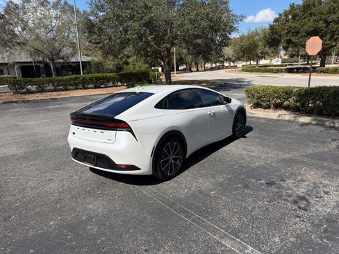 Used 2025 Toyota Prius XLE image 9