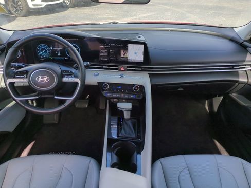 Used 2024 Hyundai Elantra Limited image 13