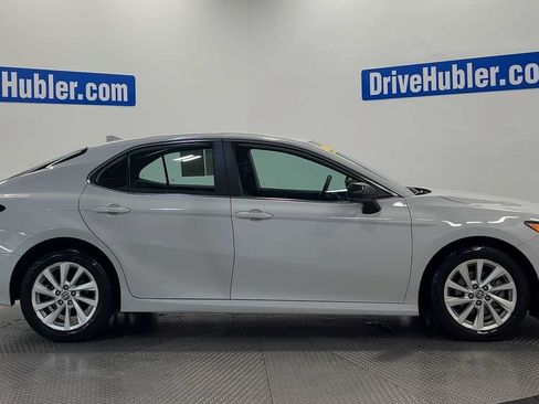 Used 2022 Toyota Camry LE w/ Carpet Mat Package (TMS) AWD/4WD image 9