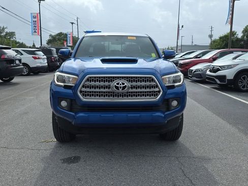 Used 2017 Toyota Tacoma TRD Sport w/ Tow Package RWD image 9