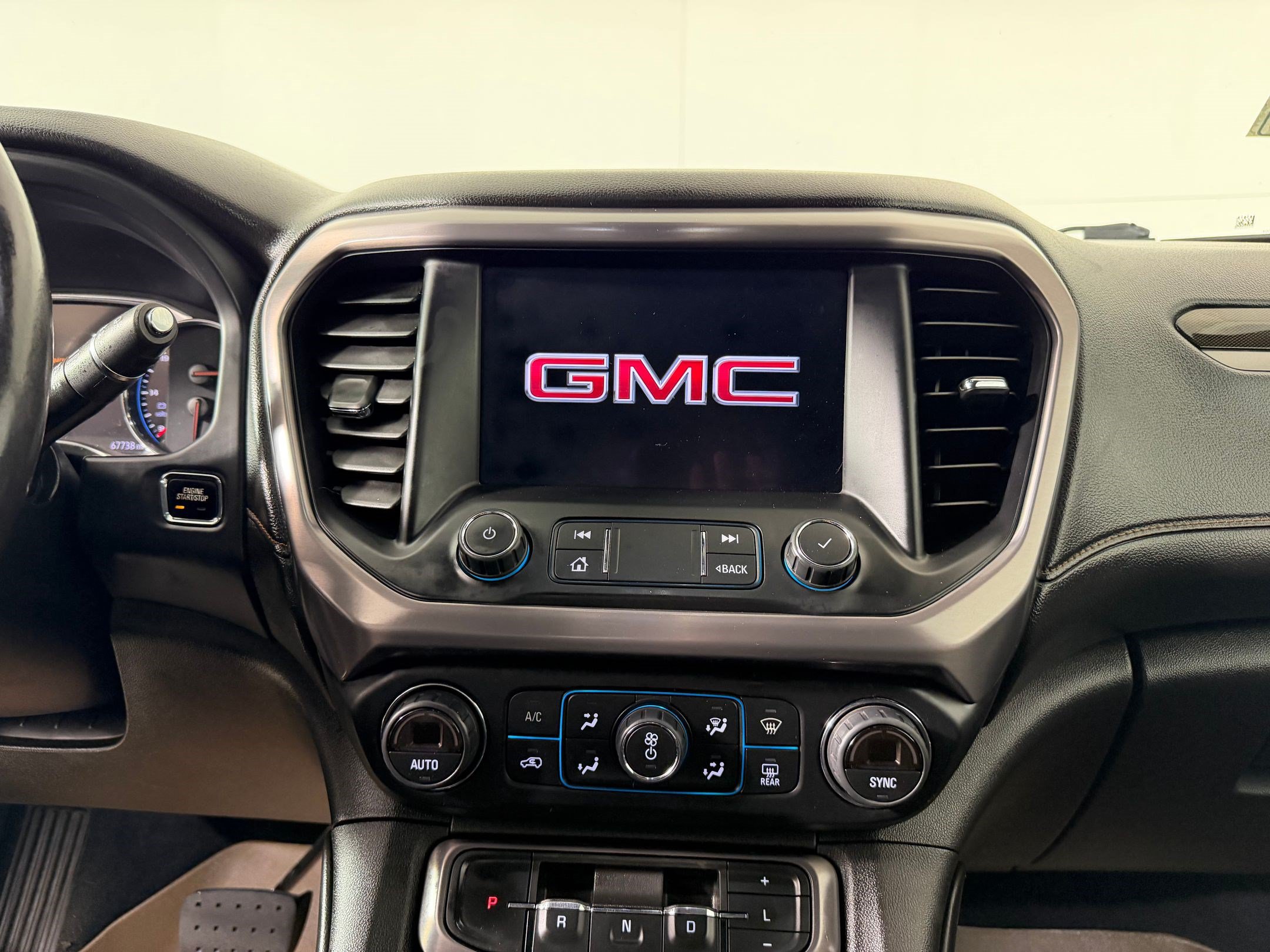 Used 2022 GMC Acadia AT4 w/ Technology Package AWD/4WD image 18