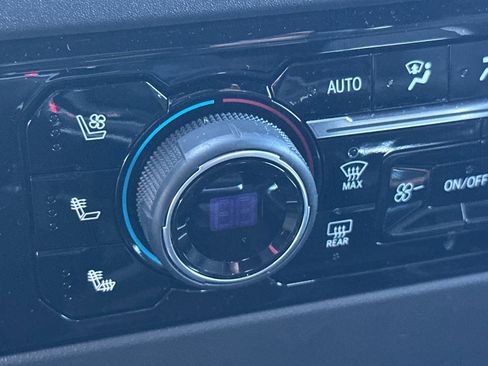 Used 2024 Chevrolet Silverado 1500 High Country w/ Technology Package image 29