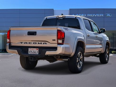 Used 2019 Toyota Tacoma TRD Sport w/ Technology Package image 4