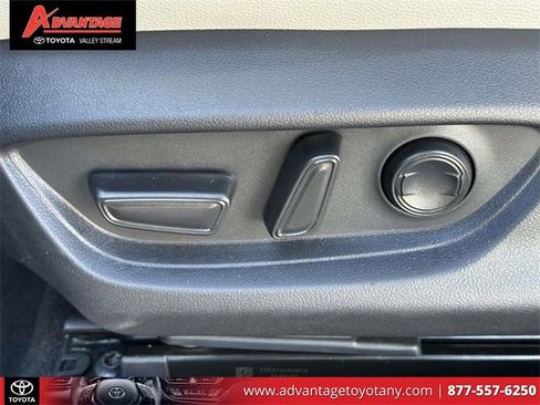 Used 2025 Toyota Camry XLE image 23