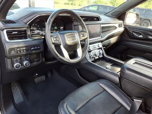 Used 2023 GMC Yukon XL Denali AWD/4WD image 3