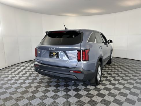 Used 2023 Kia Sorento LX image 11