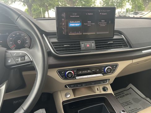 Used 2024 Audi Q5 2.0T Premium Plus w/ Premium Plus Package AWD/4WD image 32