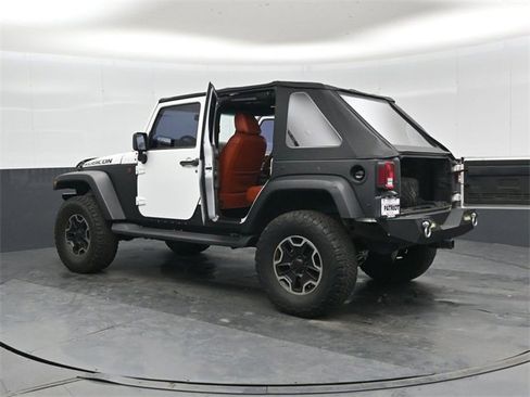 Used 2015 Jeep Wrangler Unlimited Rubicon image 48