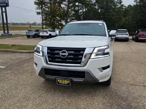 Used 2022 Nissan Armada Platinum w/ Captain's Chairs Package image 3