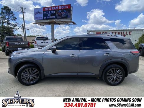 Used 2022 Nissan Pathfinder SL w/ SL Premium Package FWD image 39