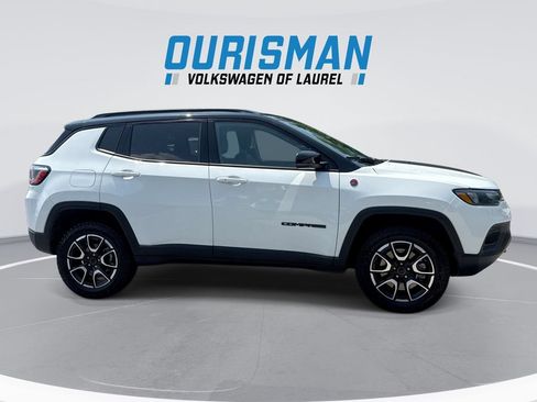 Used 2025 Jeep Compass Trailhawk AWD/4WD image 9