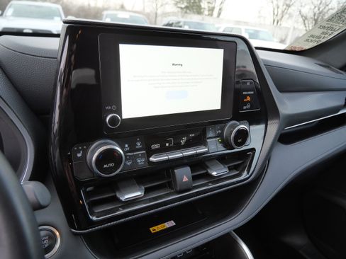 Certified 2025 Toyota Highlander XSE image 23