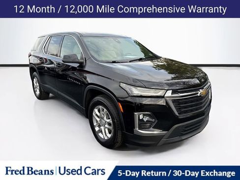 Used 2023 Chevrolet Traverse LS image 1