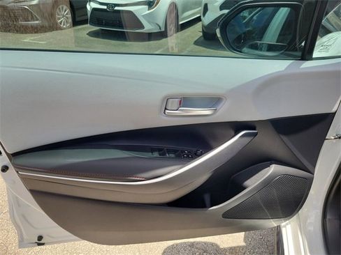 Used 2025 Toyota Corolla SE image 12