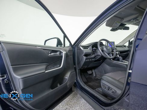 Used 2024 Toyota RAV4 XLE w/ Convenience Package AWD/4WD image 9