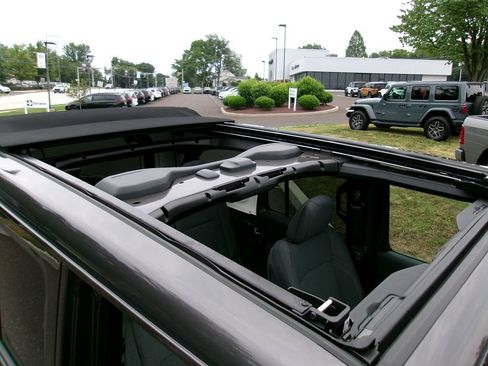 Certified 2025 Jeep Wrangler Unlimited Sahara w/ Safety Group AWD/4WD image 22