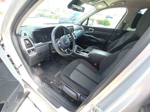 Used 2022 Kia Sorento LX image 13