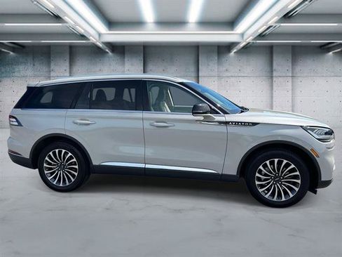 Certified 2022 Lincoln Aviator AWD w/ Premium Package image 3