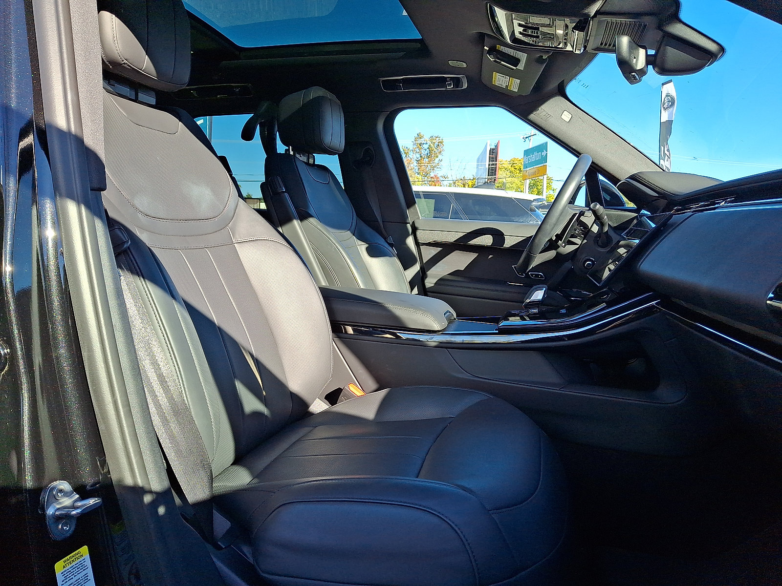 Used 2024 Land Rover Range Rover Sport SE AWD/4WD image 19
