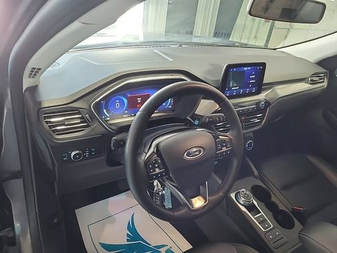 Used 2022 Ford Escape Titanium AWD/4WD image 5