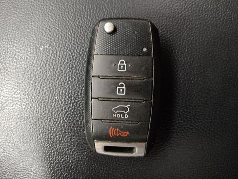 Used 2020 Kia Sorento LX FWD image 32