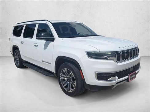 Used 2024 Jeep Wagoneer L Series II w/ Flexible Seating Group AWD/4WD image 3
