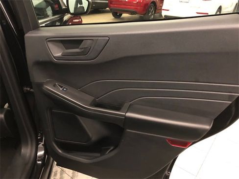 Used 2022 Ford Escape SE w/ SE Sport Appearance Package image 31