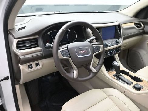 Used 2019 GMC Acadia Denali w/ Technology Package FWD image 9