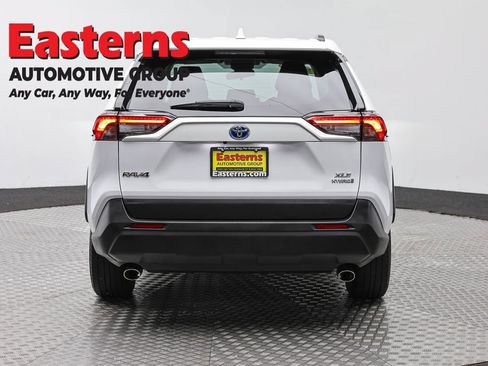 Used 2022 Toyota RAV4 XLE AWD/4WD image 6