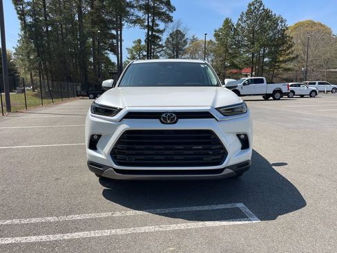 Used 2024 Toyota Grand Highlander Limited image 3