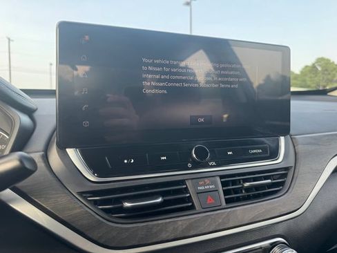 Used 2023 Nissan Altima 2.5 SV w/ SV Premium Package FWD image 16