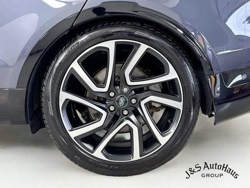 Used 2024 Land Rover Discovery Dynamic SE AWD/4WD image 40