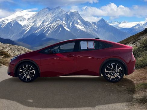 Used 2023 Toyota Prius Prime Premium FWD image 2