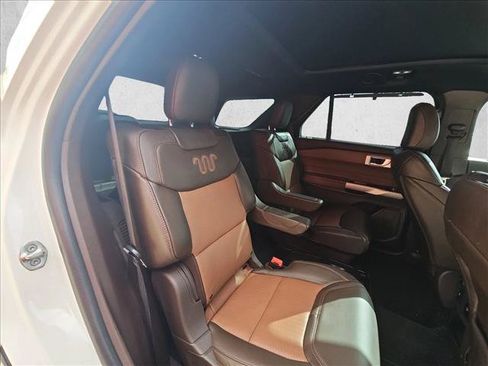 Used 2021 Ford Explorer King Ranch w/ Premium Technology Package RWD image 17