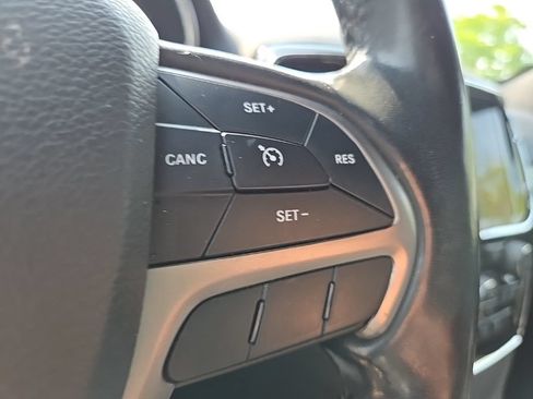 Used 2020 Jeep Grand Cherokee Limited w/ Premium Lighting Group AWD/4WD image 18