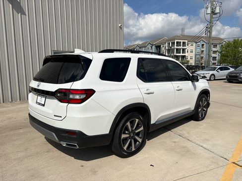 Certified 2024 Honda Pilot Touring image 8