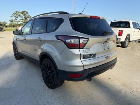 Used 2017 Ford Escape SE w/ Equipment Group 201A FWD image 4
