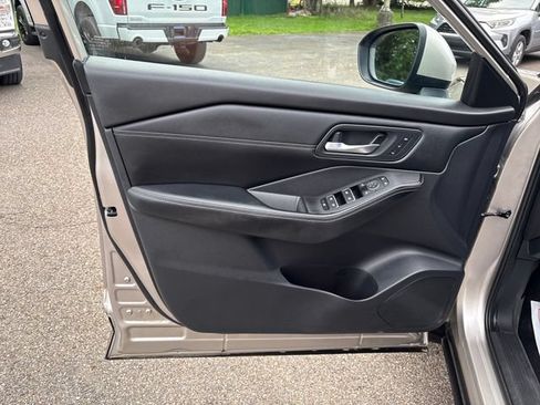 Used 2024 Nissan Rogue SL AWD/4WD image 7
