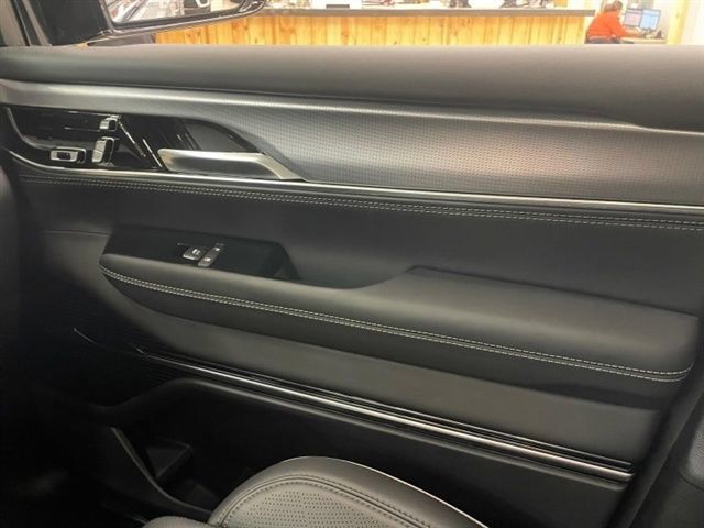 New 2023 Jeep Grand Wagoneer Series II w/ Premium Group II AWD/4WD image 12
