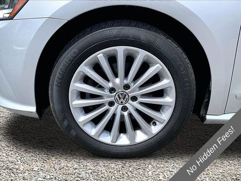 Used 2017 Volkswagen Passat 1.8T SE FWD image 9