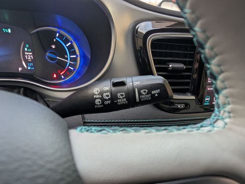 Used 2019 Chrysler Pacifica Limited w/ Advanced Safetytec Group image 23