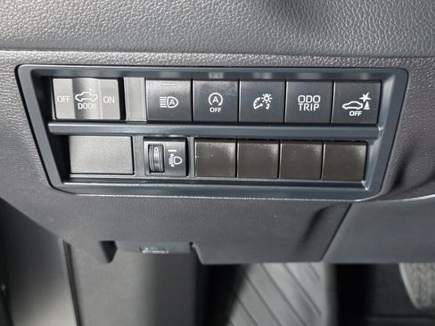 Used 2024 Toyota Tundra Limited AWD/4WD image 23