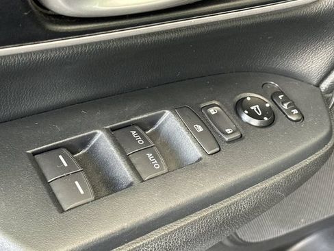 Used 2017 Honda CR-V Touring image 13