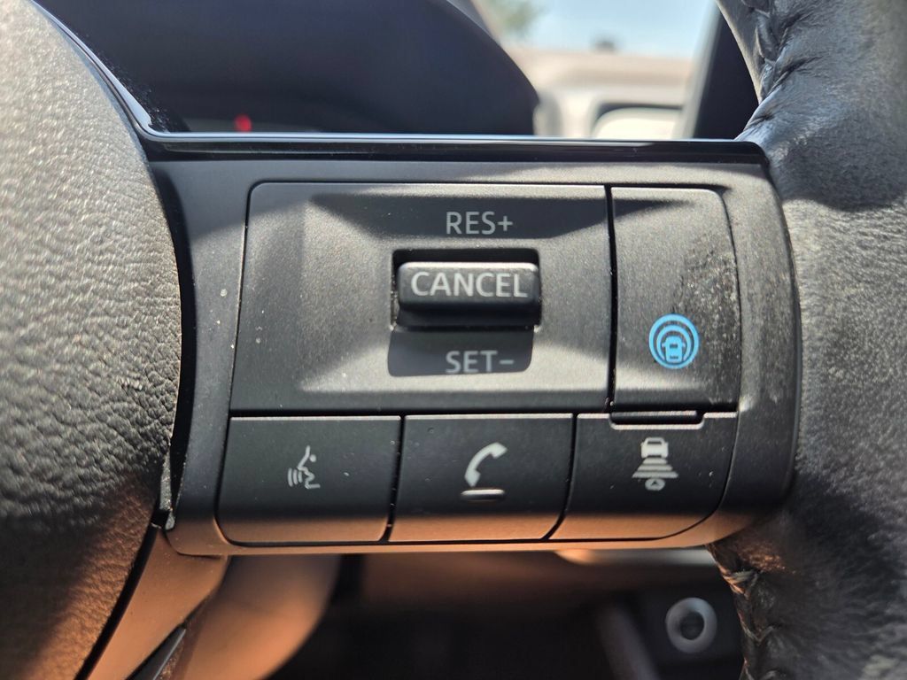 Used 2023 Nissan Rogue SL AWD/4WD image 14