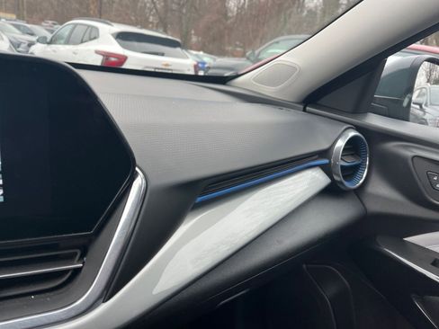 Used 2025 Chevrolet Trax LT w/ LT Convenience Package image 29